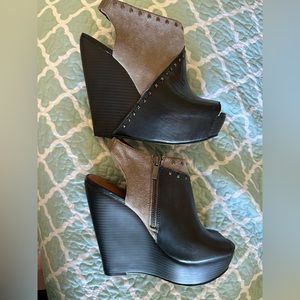 LUCKY BRAND | NWOT wedges - SIZE 9 - black tan HOT 🔥 STUDS & leather platforms